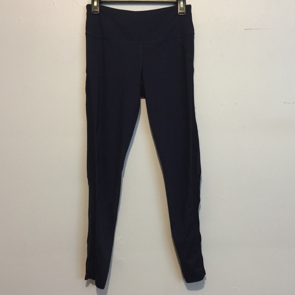 Victoria’s Secret Sport Navy Mesh Leggings size M